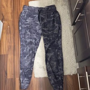 Ready to Rulu jogger-size 8